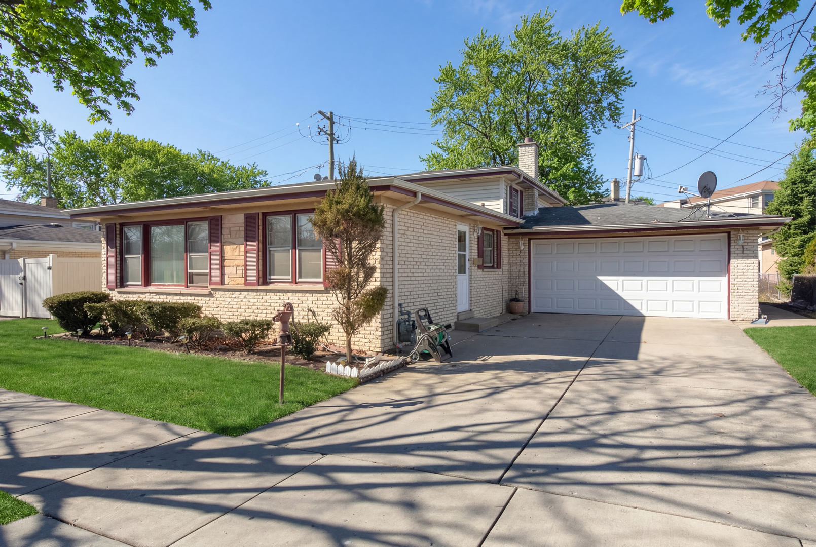 8516 N Ozanam Avenue