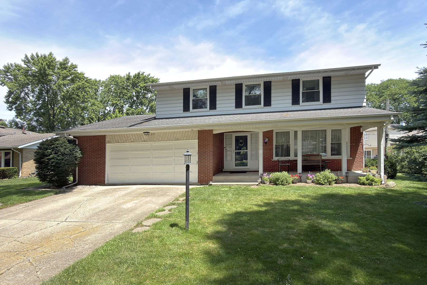 2022 E Woodview Drive