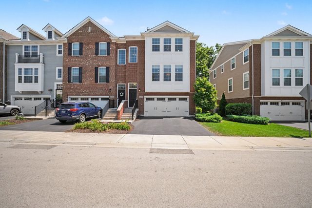 2492 Huntleigh Lane