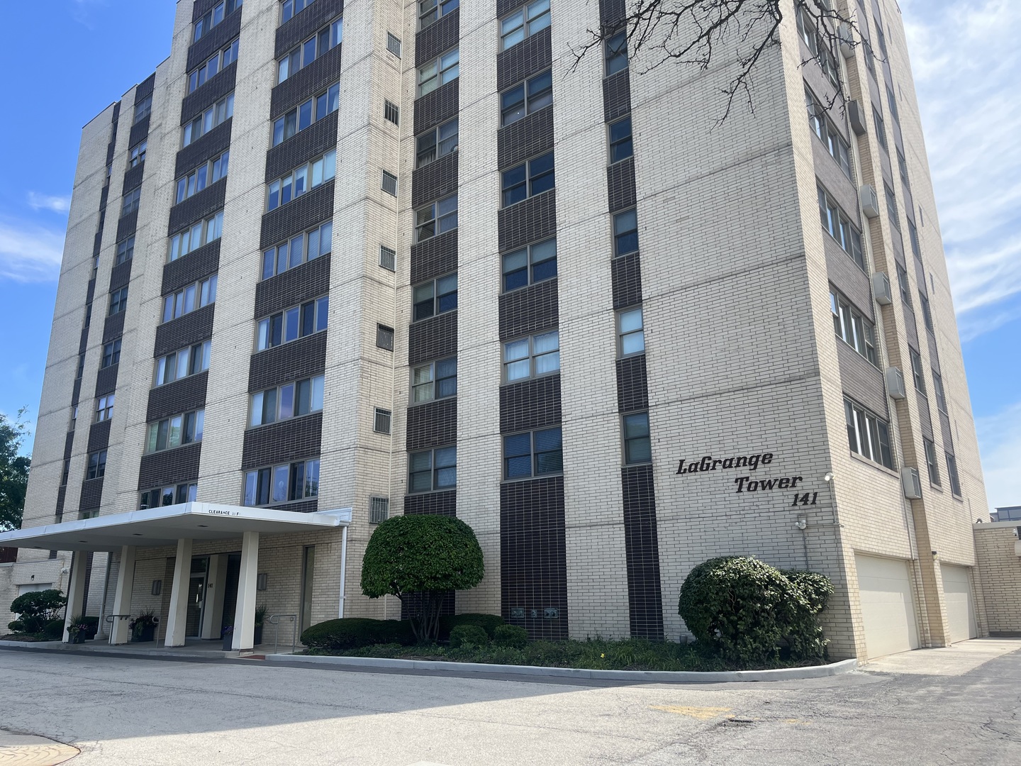 141 N La Grange Road