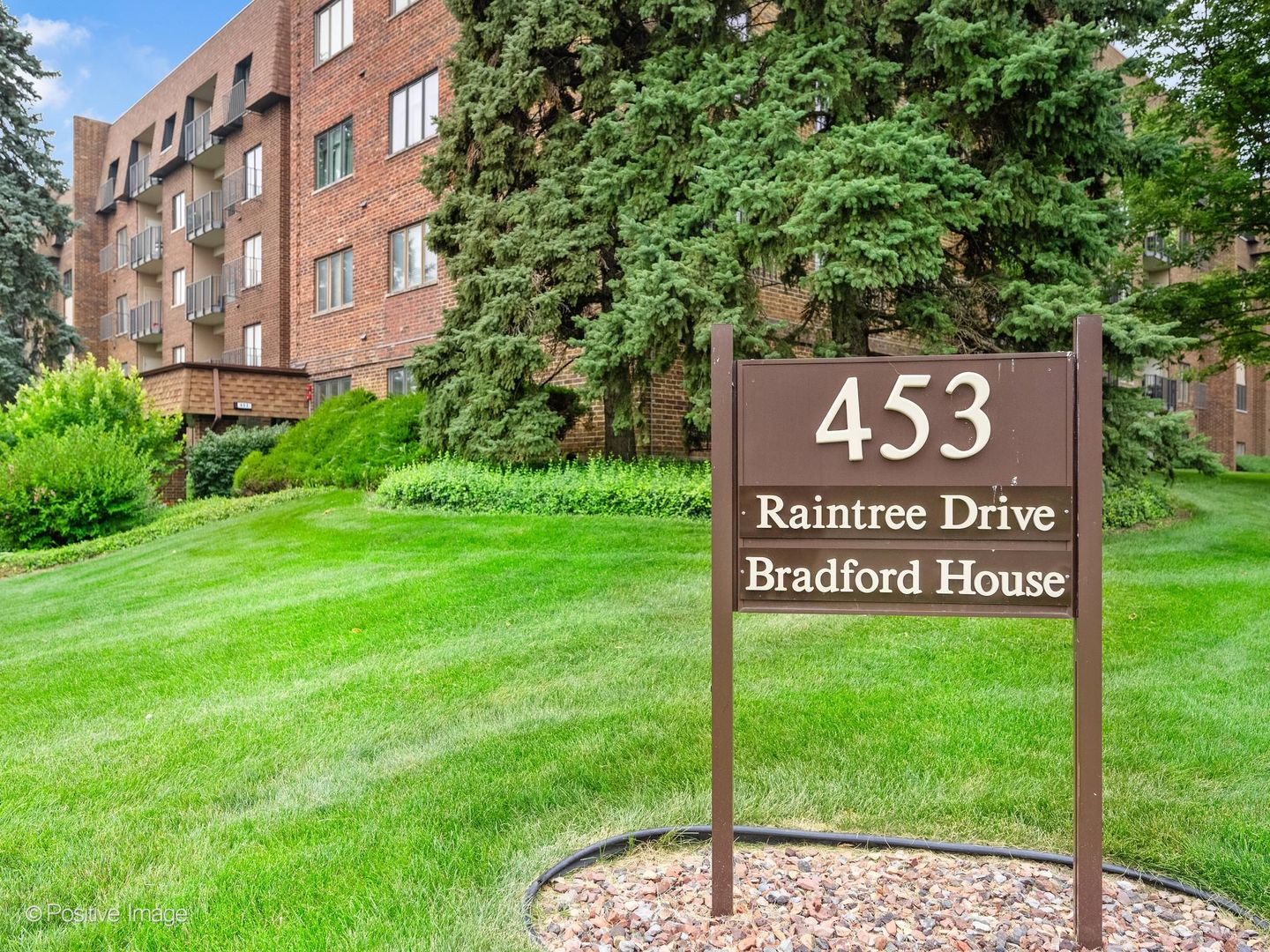 453 RAINTREE Drive