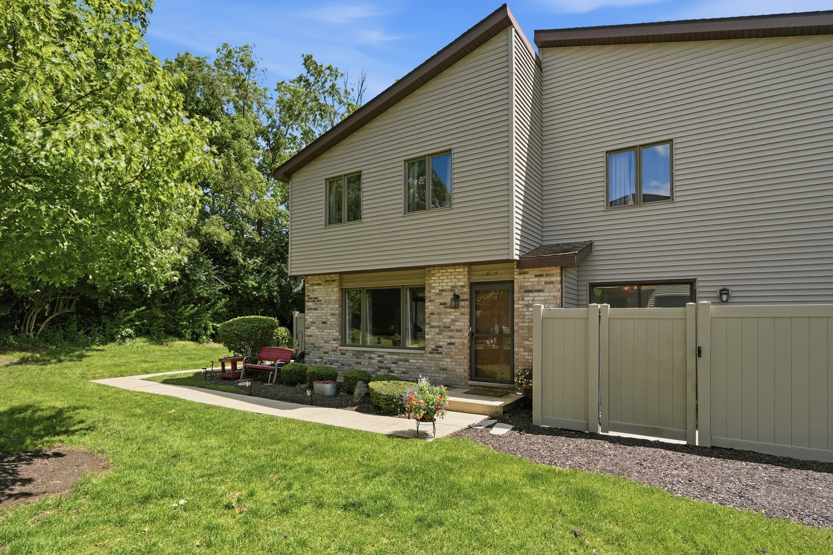 1014 SCHOOLGATE Road