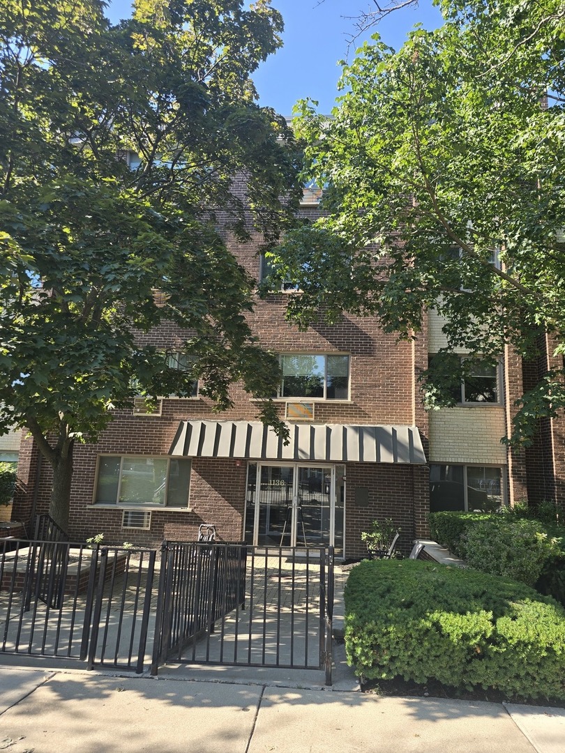 1136 Greenleaf Avenue