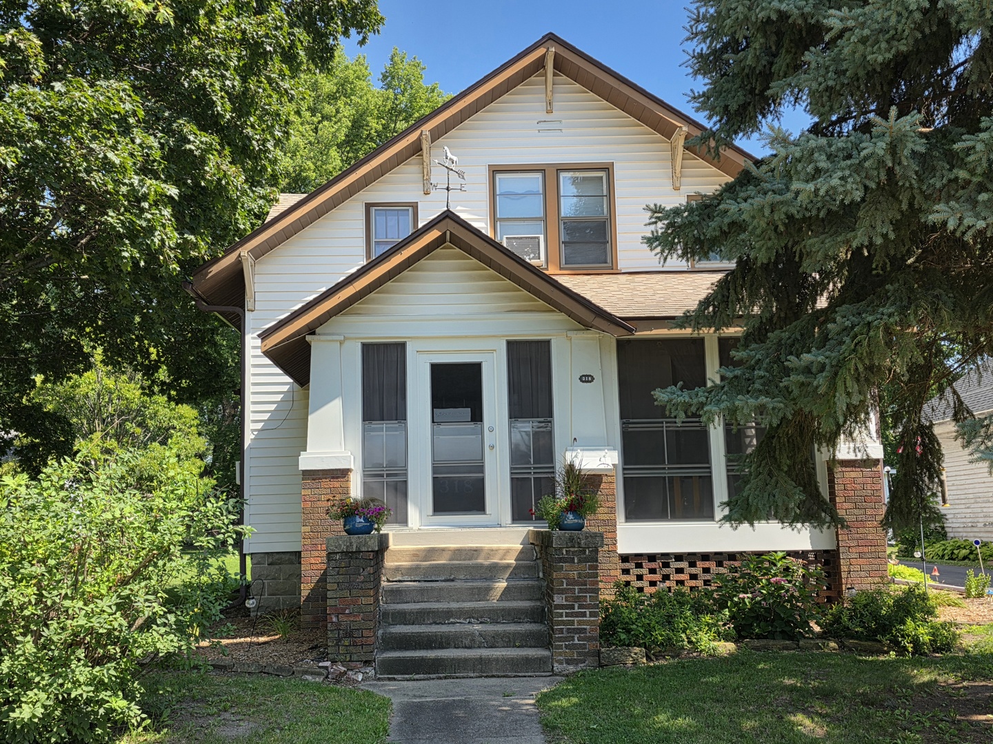 318 W 3rd Street