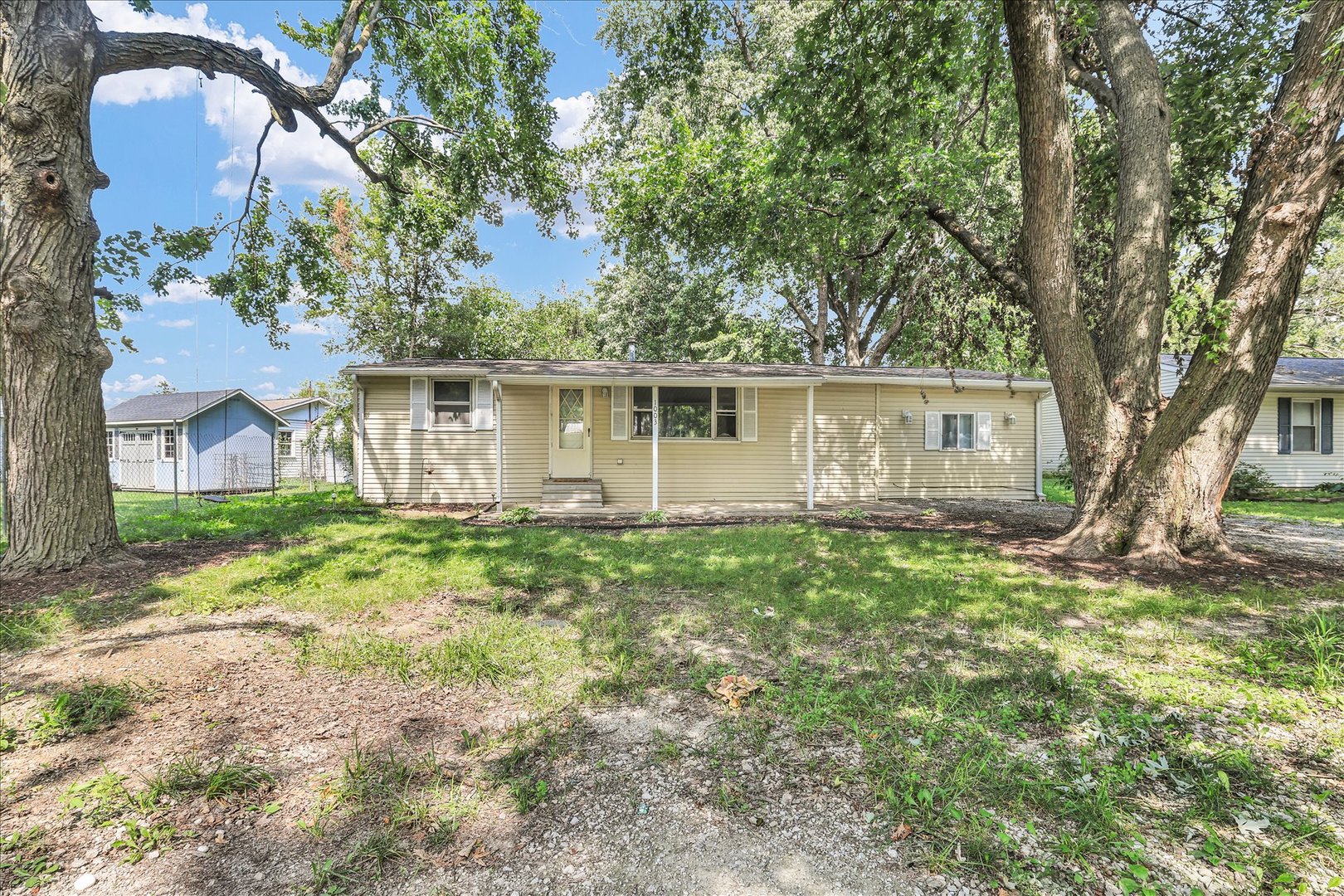 1003 S Pleasantview