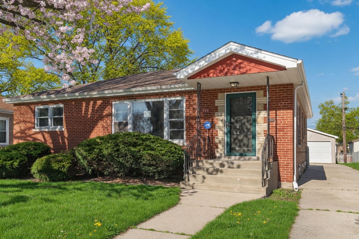 752 E 164th Street