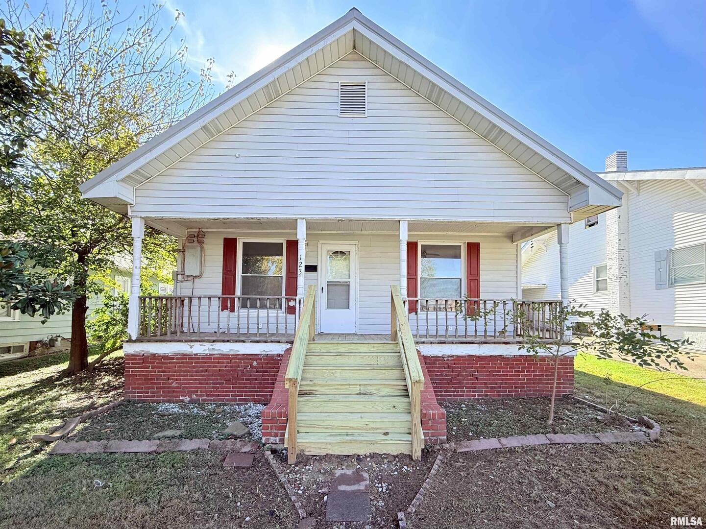 123 W COLLEGE Street