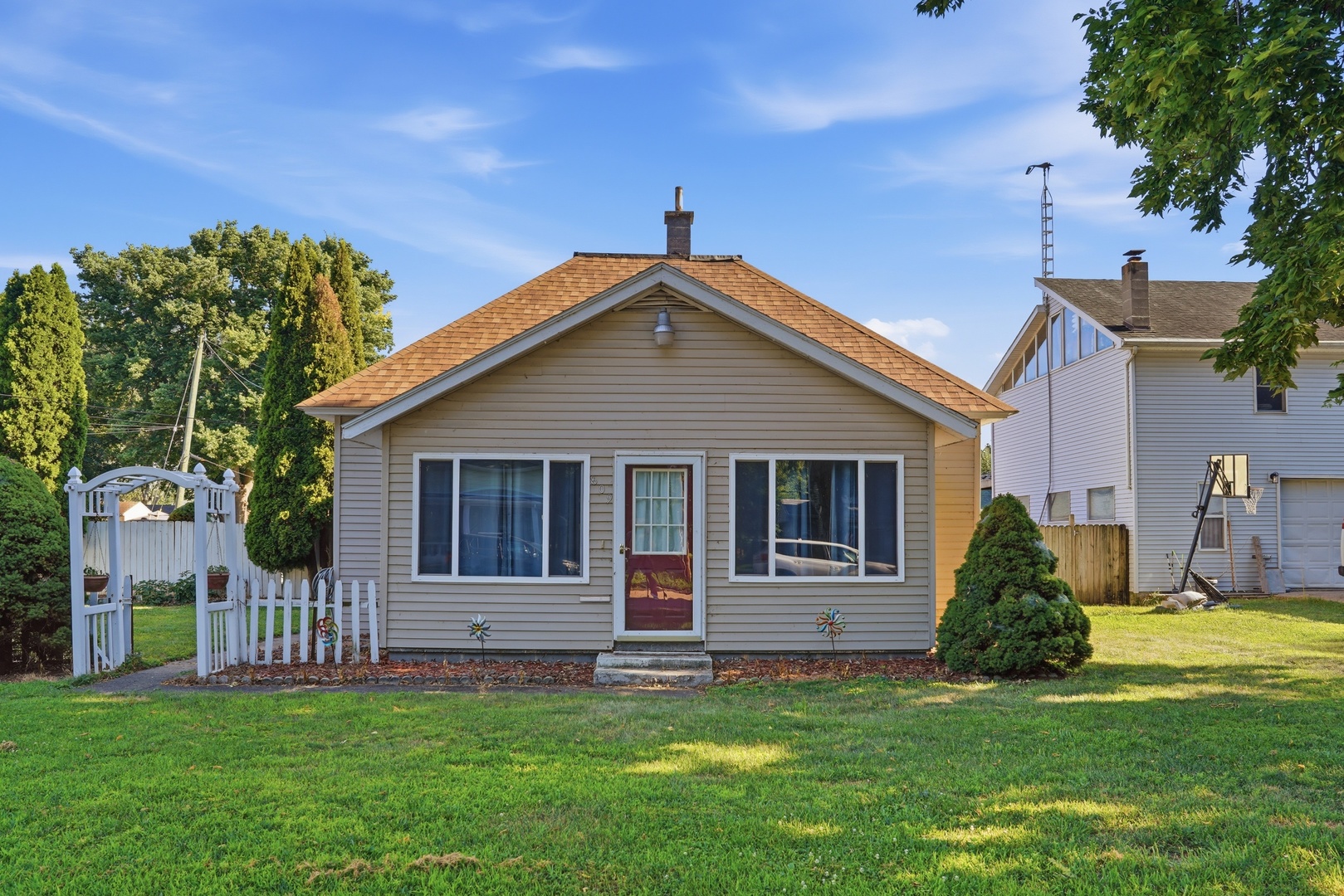 809 W 5TH Street
