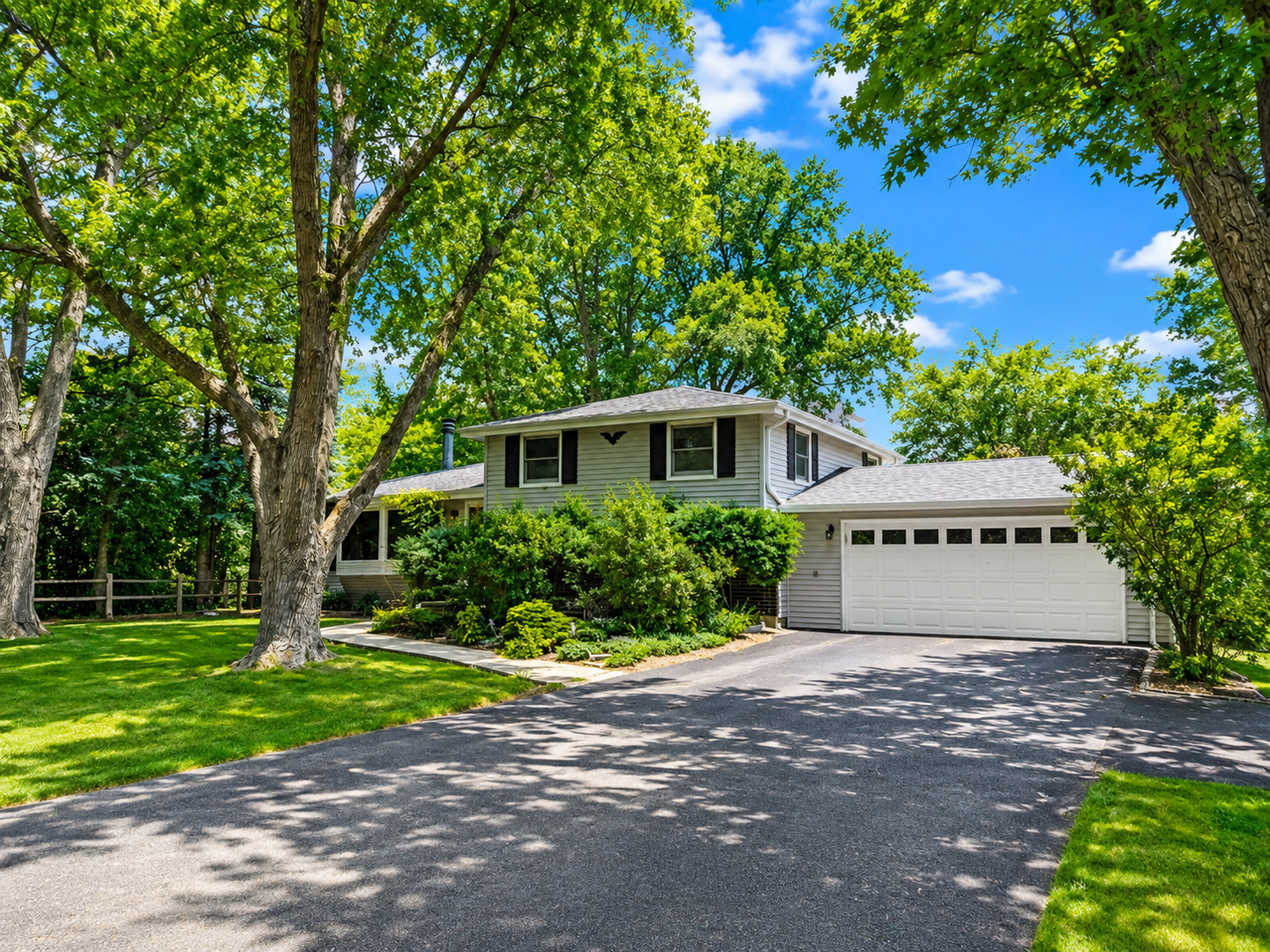 8 E Rollins Road