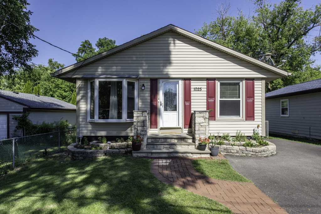 1025 Shady Lane Court