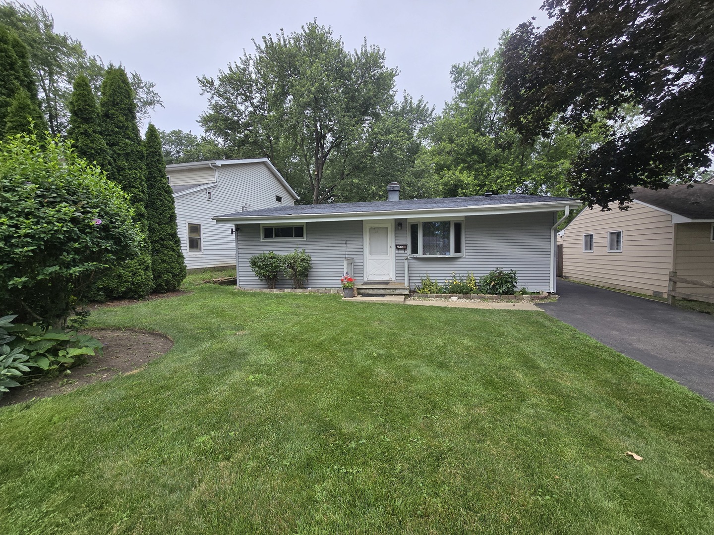 164 N Prairie Avenue