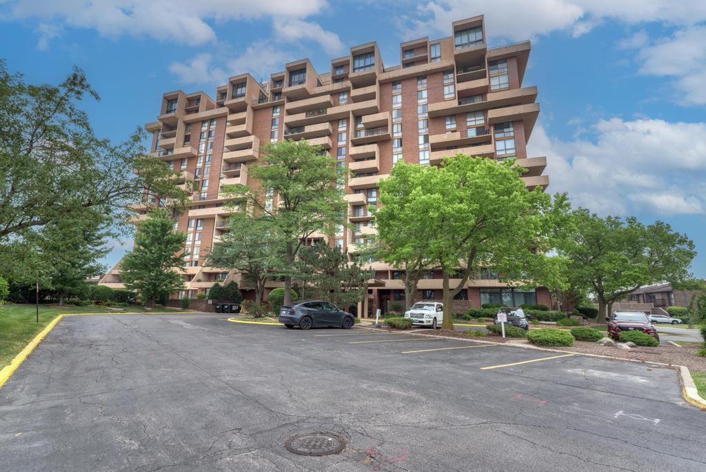 465 W Dominion Drive