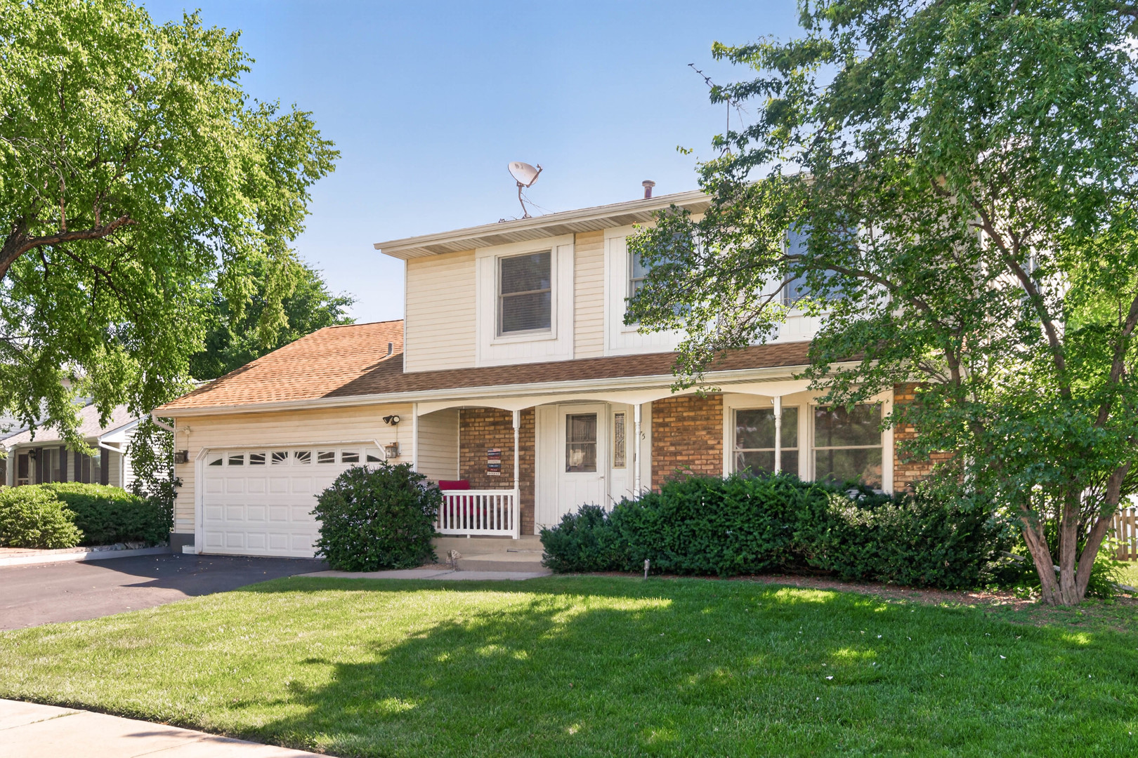 975 W Pine Avenue