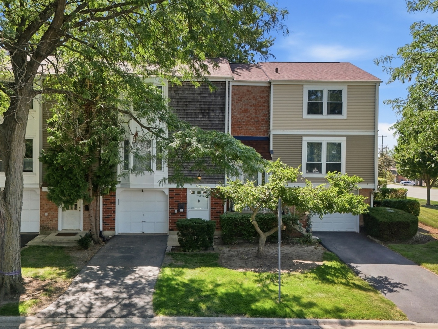1996 Holbrook Lane