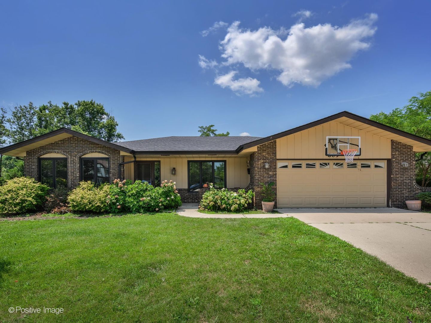 809 Brook Court