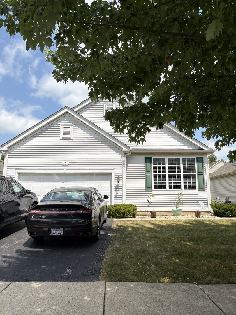 5 E HAGUE Drive