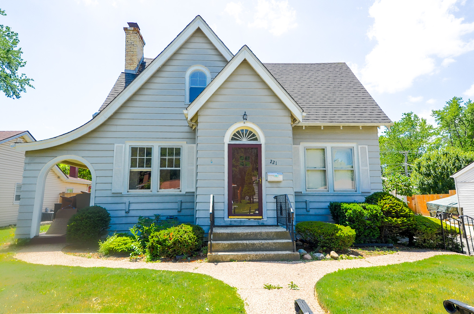 221 W Courtland Street