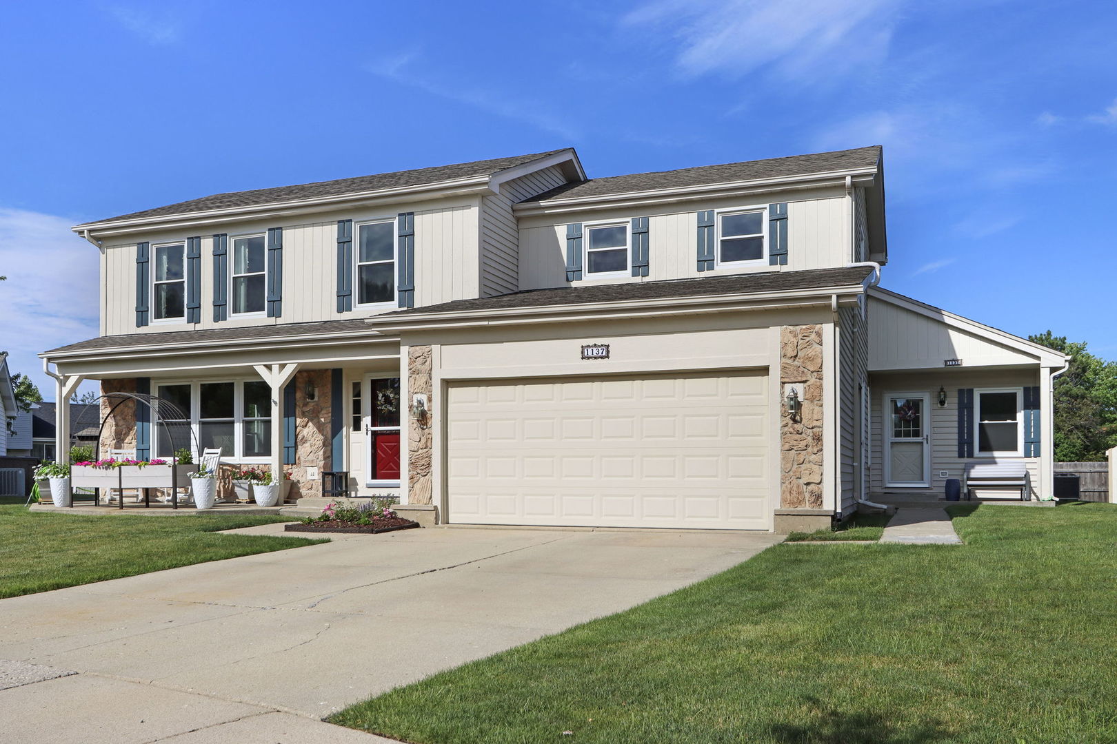 1137 Lockwood Court E