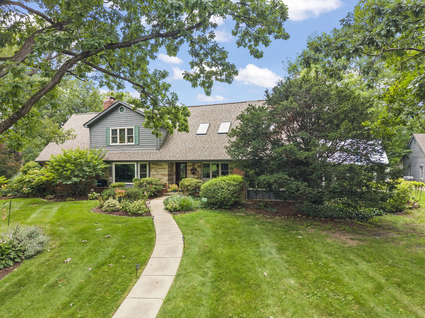 27W118 Cove Lane