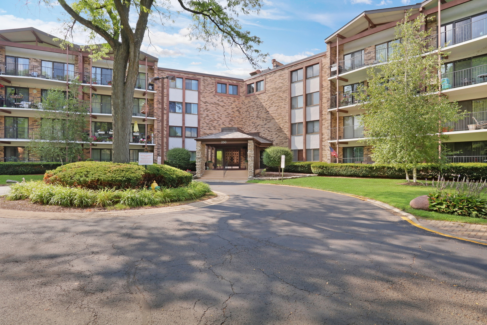250 W Parliament Place