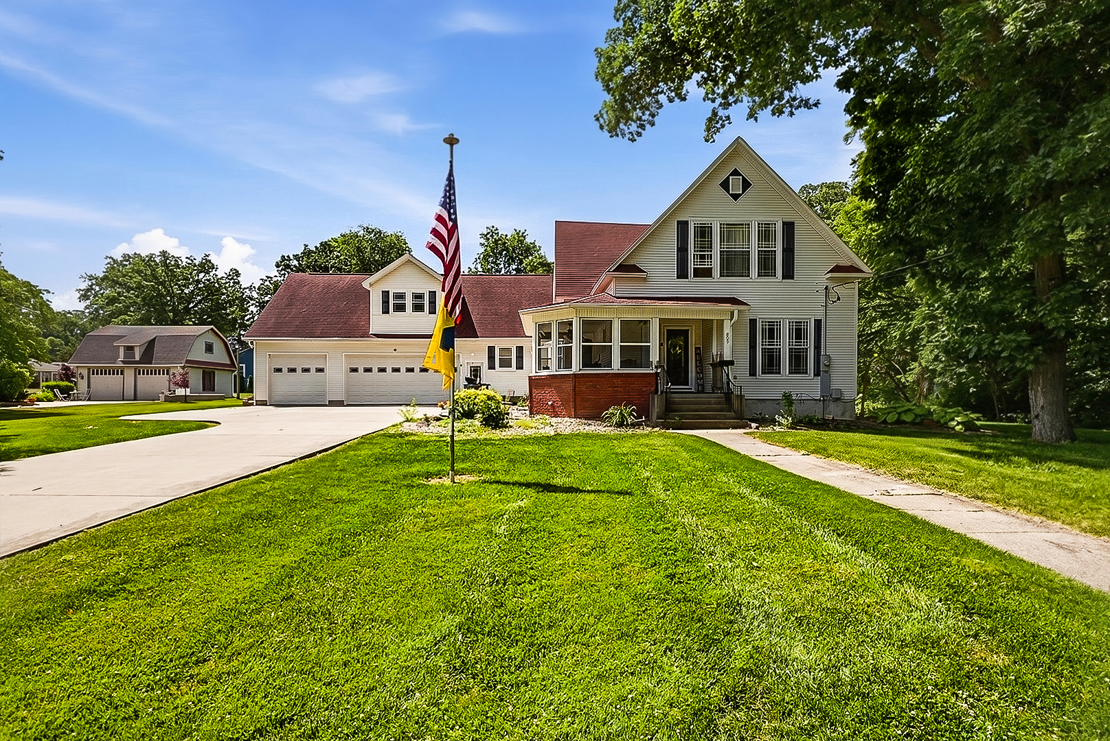 809 E Center Street