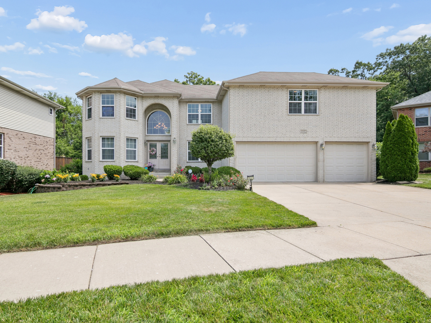 1527 Tienstra Court