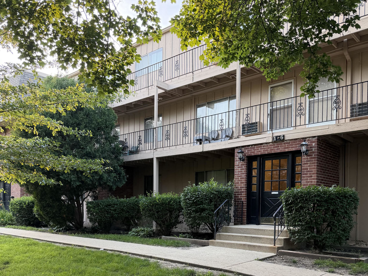 2404 Algonquin Road
