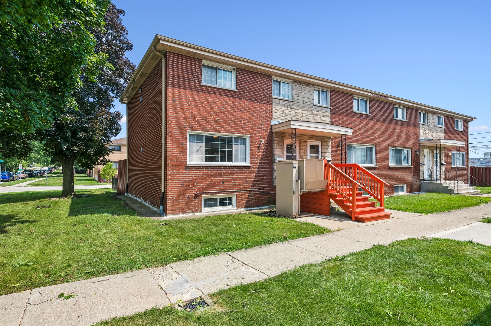 521 James Court