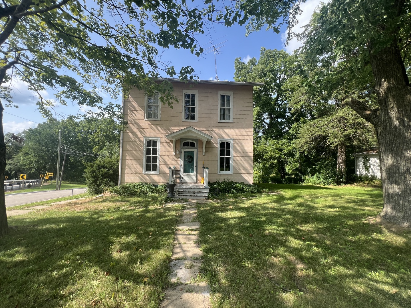 202 E Lincoln Street