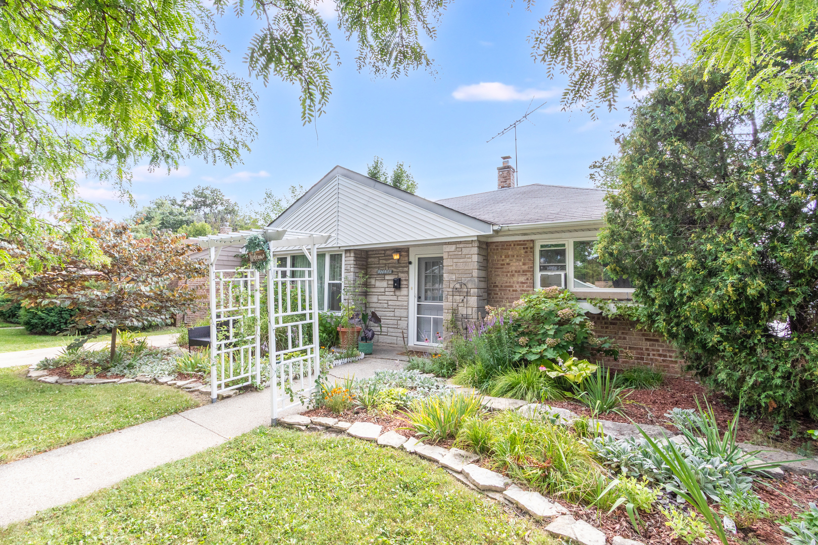 17638 Roosevelt Avenue