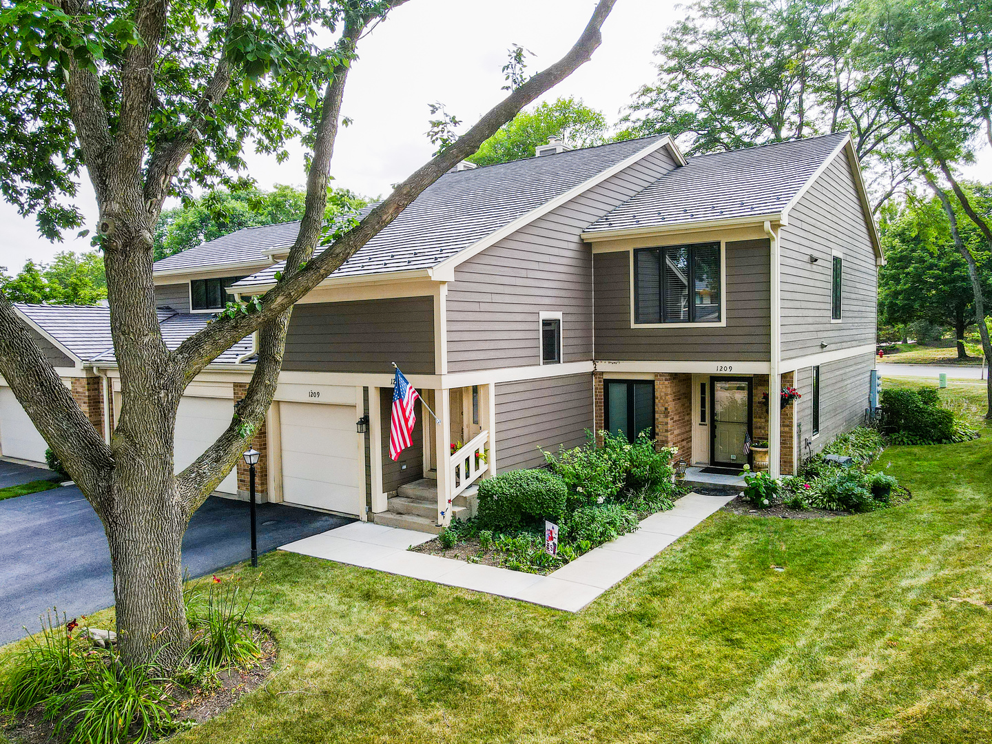 1211 Emerson Lane
