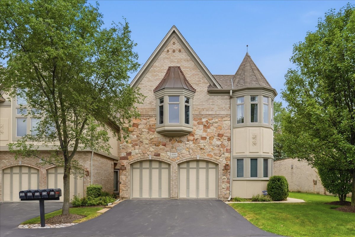 1591 S Paul Le Comte Court