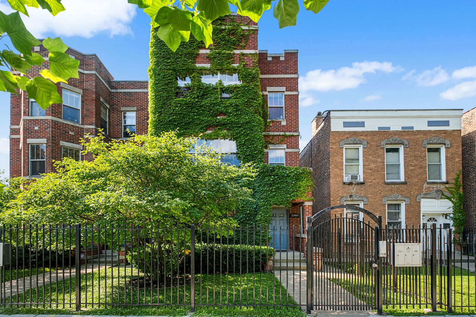 2909 W Fulton Street