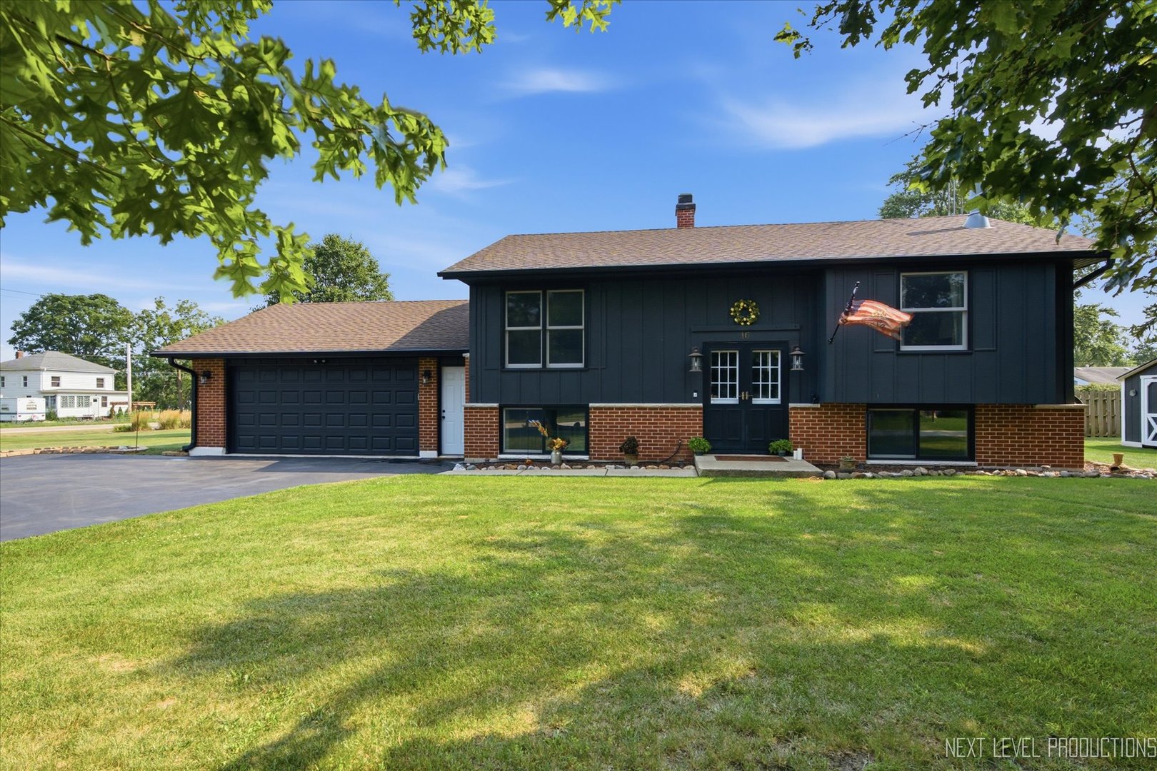 16 W Carol Avenue