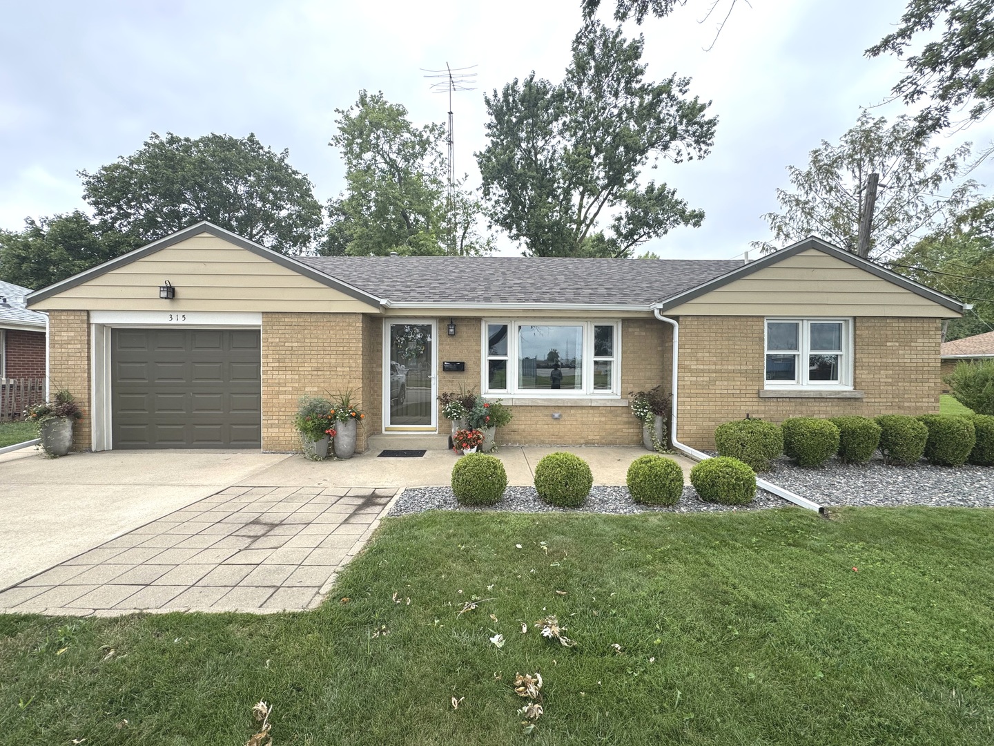315 W Brookmont Boulevard