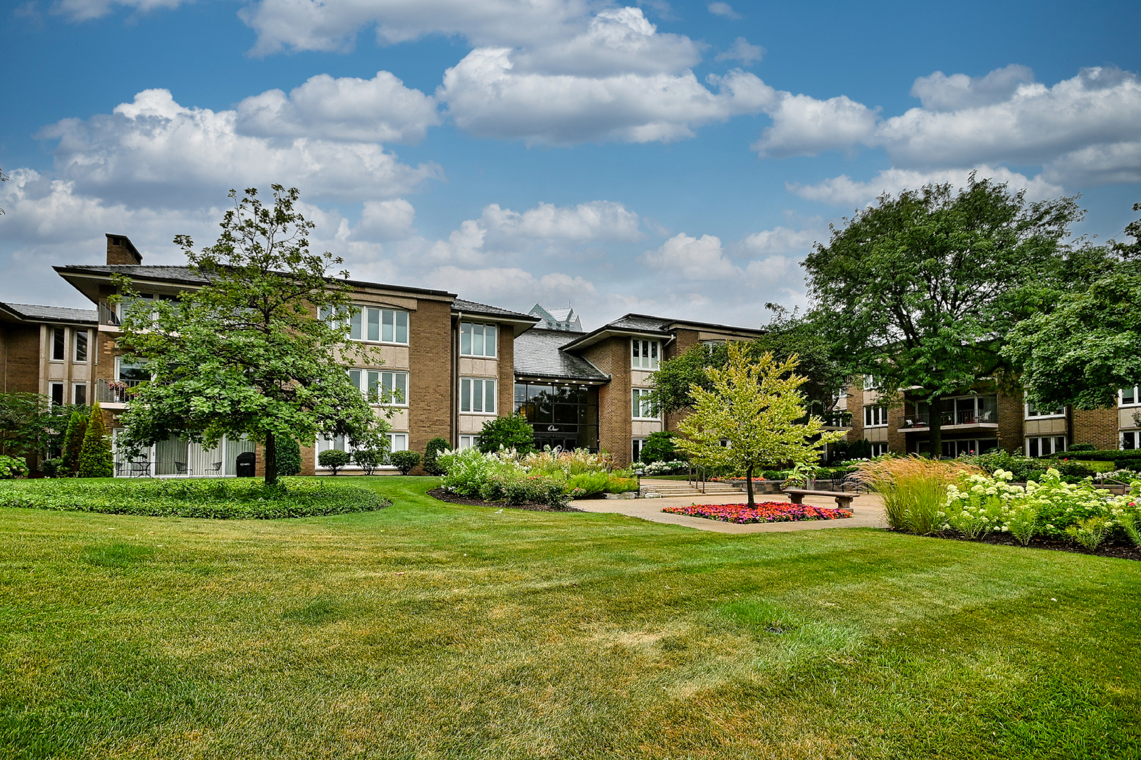1 Oak Brook Club Drive