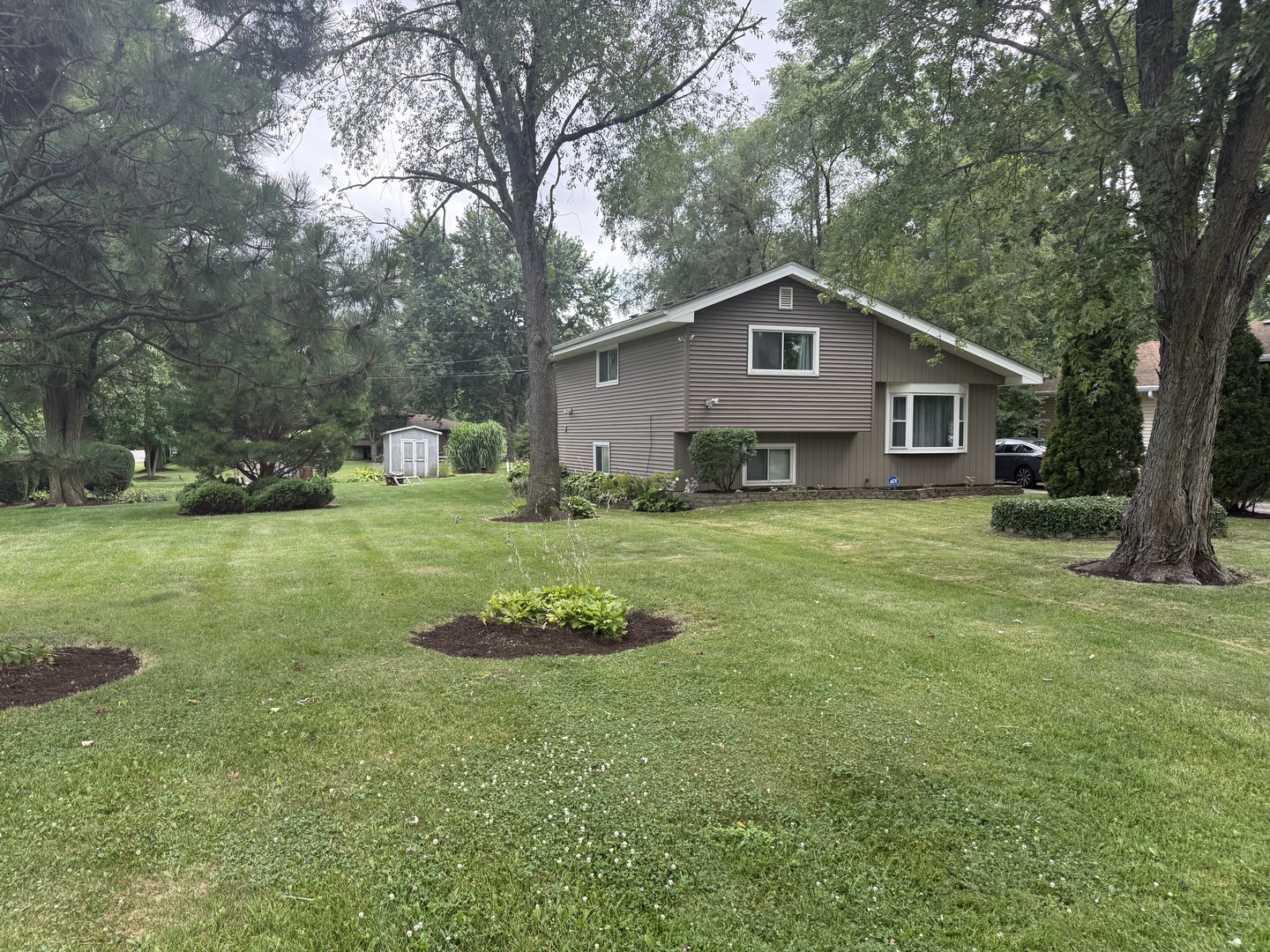 29W313 Ray Avenue