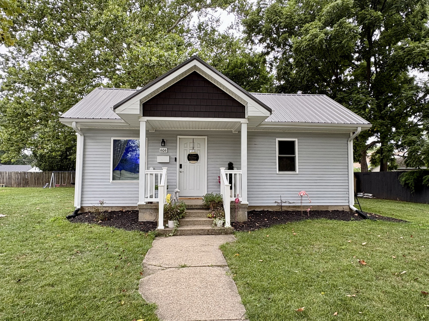 606 N Niles Avenue