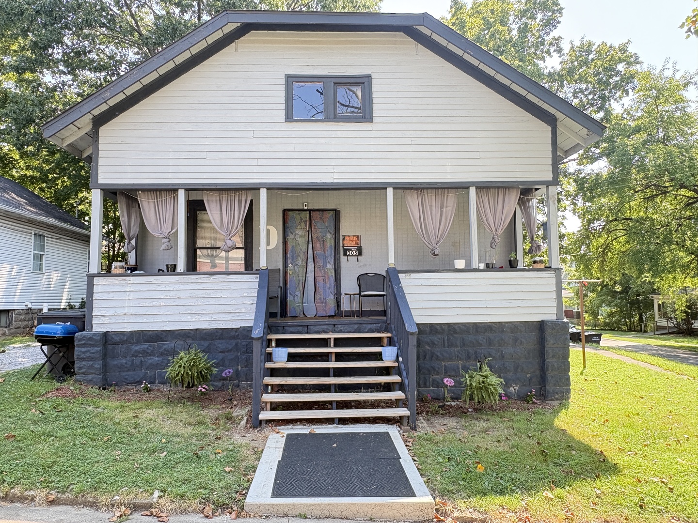 305 S Beveridge Street