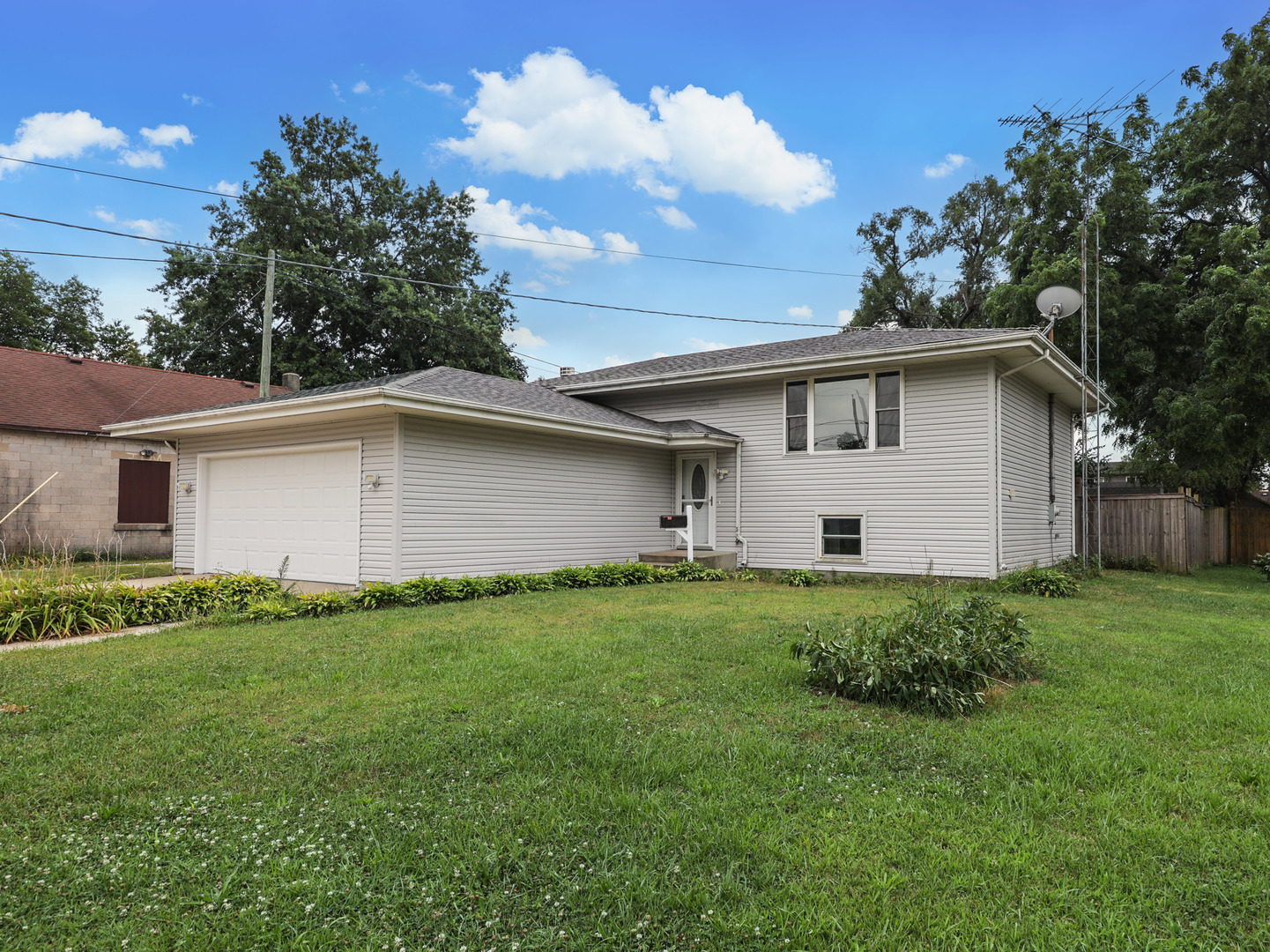 105 W Oak Street