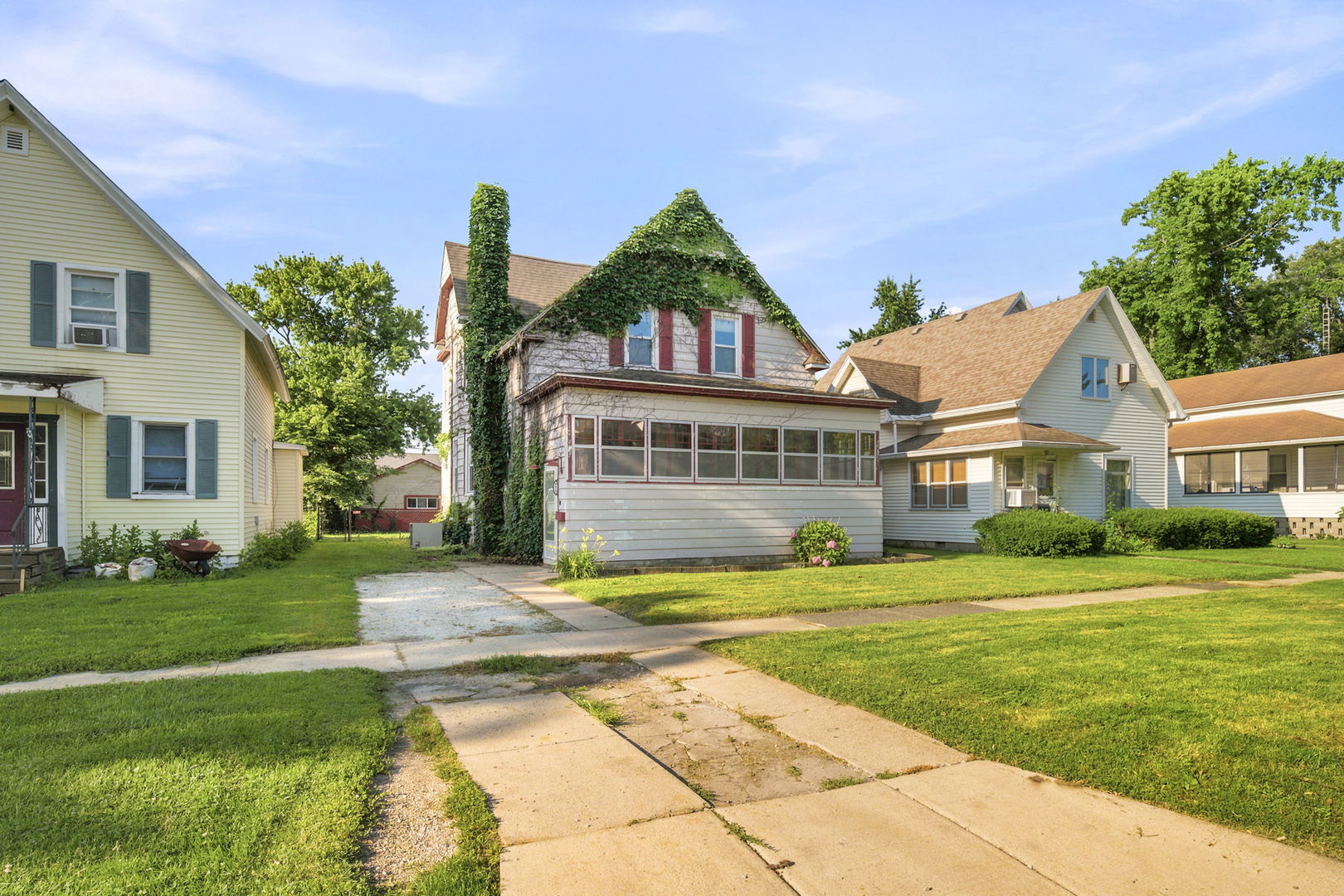 111 W Delaware Street