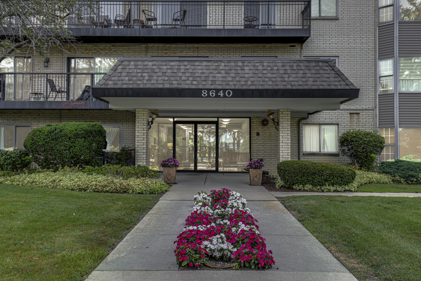 8640 WAUKEGAN Road