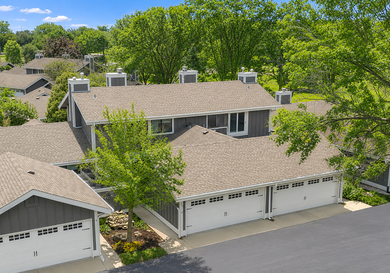 10 W Windsor Court
