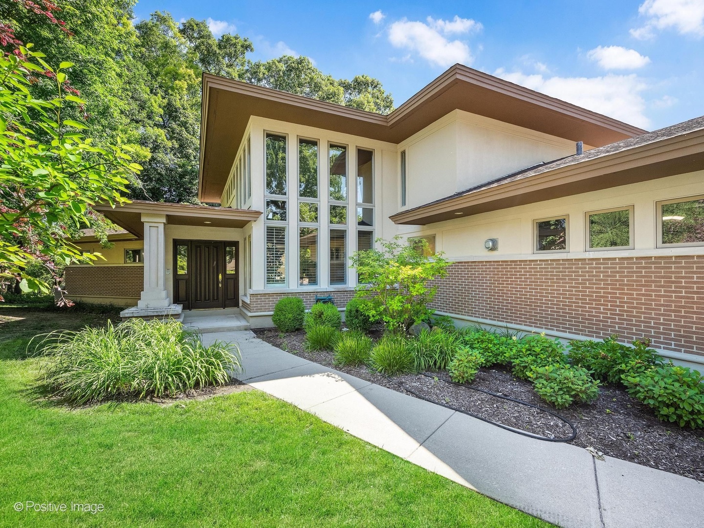 1411 Hawthorne Lane