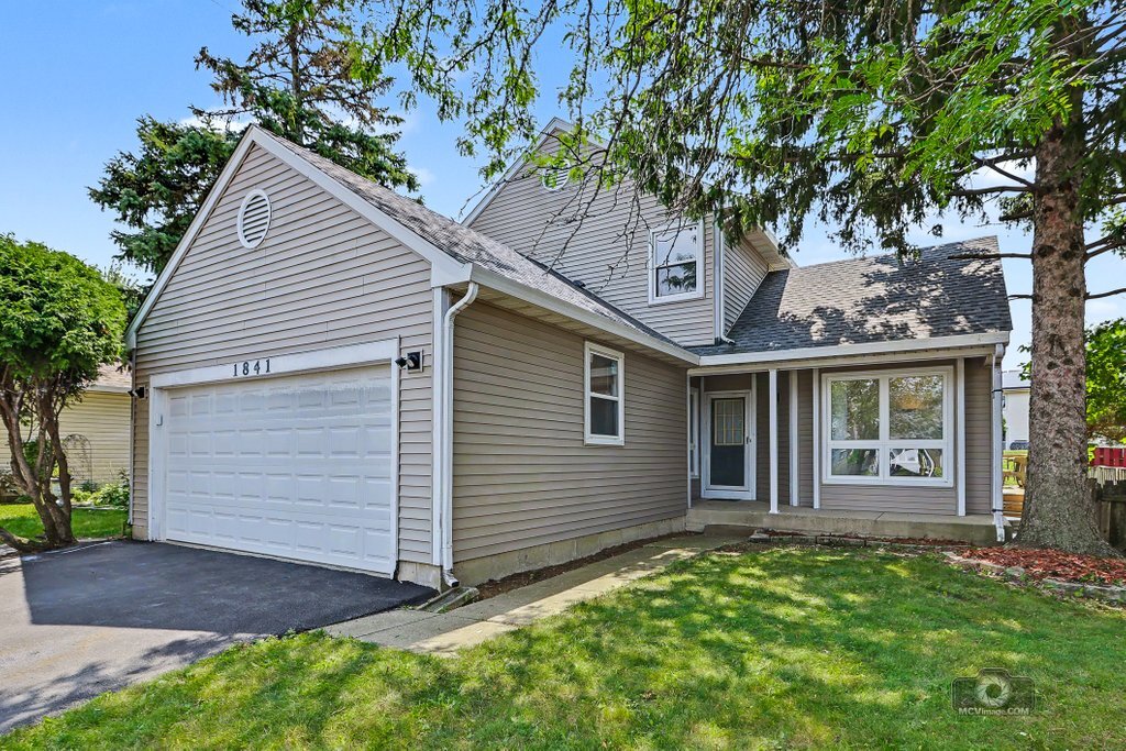 1841 Grosse Pointe Circle