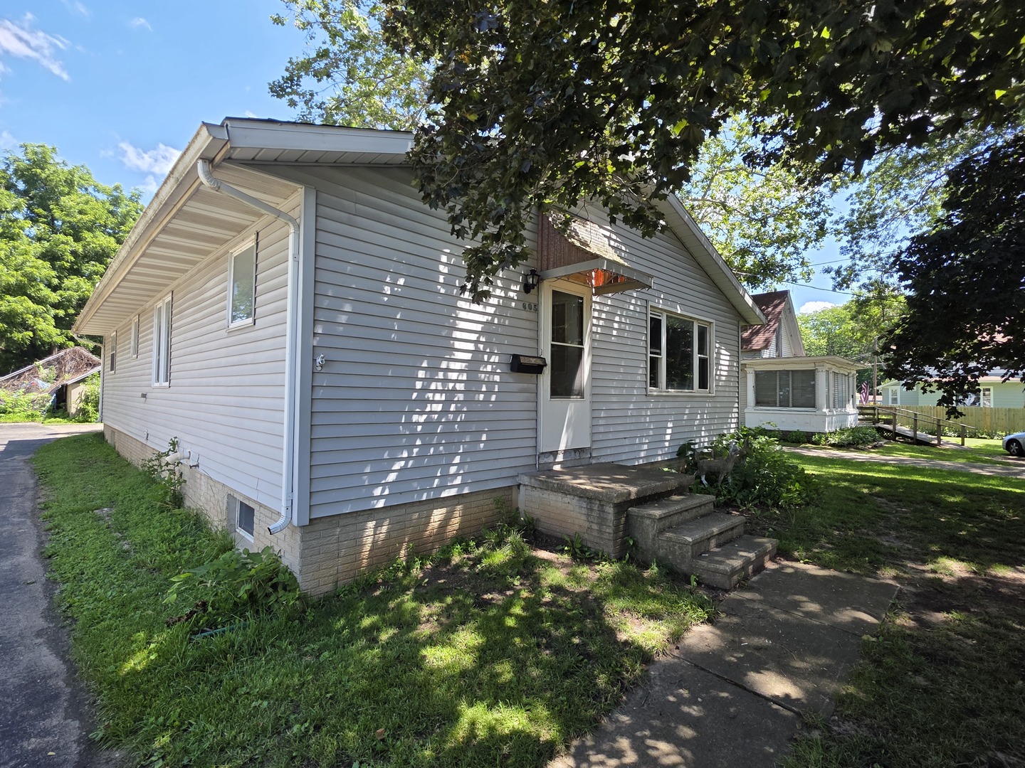 605 Dixon Avenue