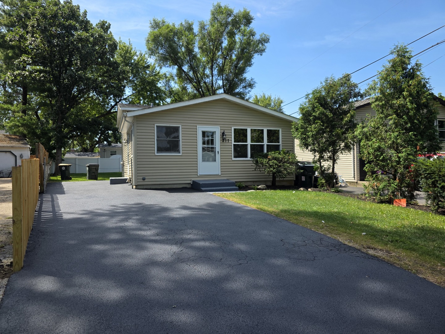 217 S CHANNEL Drive
