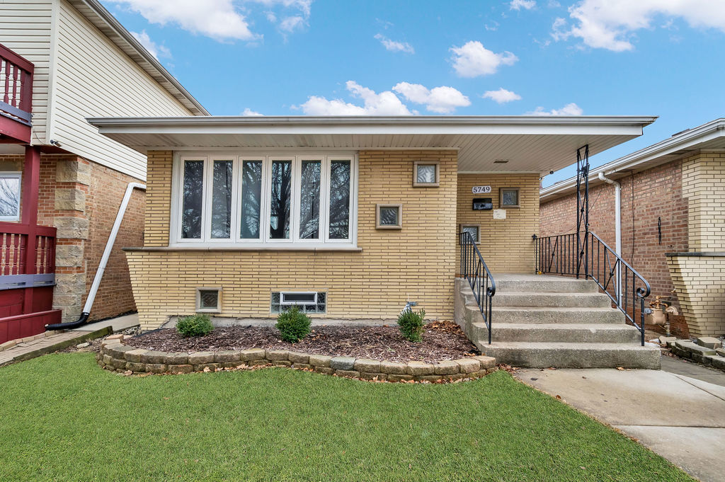 5749 W 63rd Place