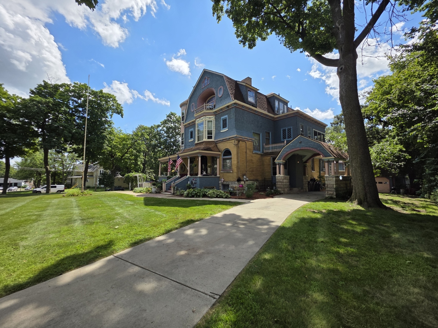 705 W Highland Avenue