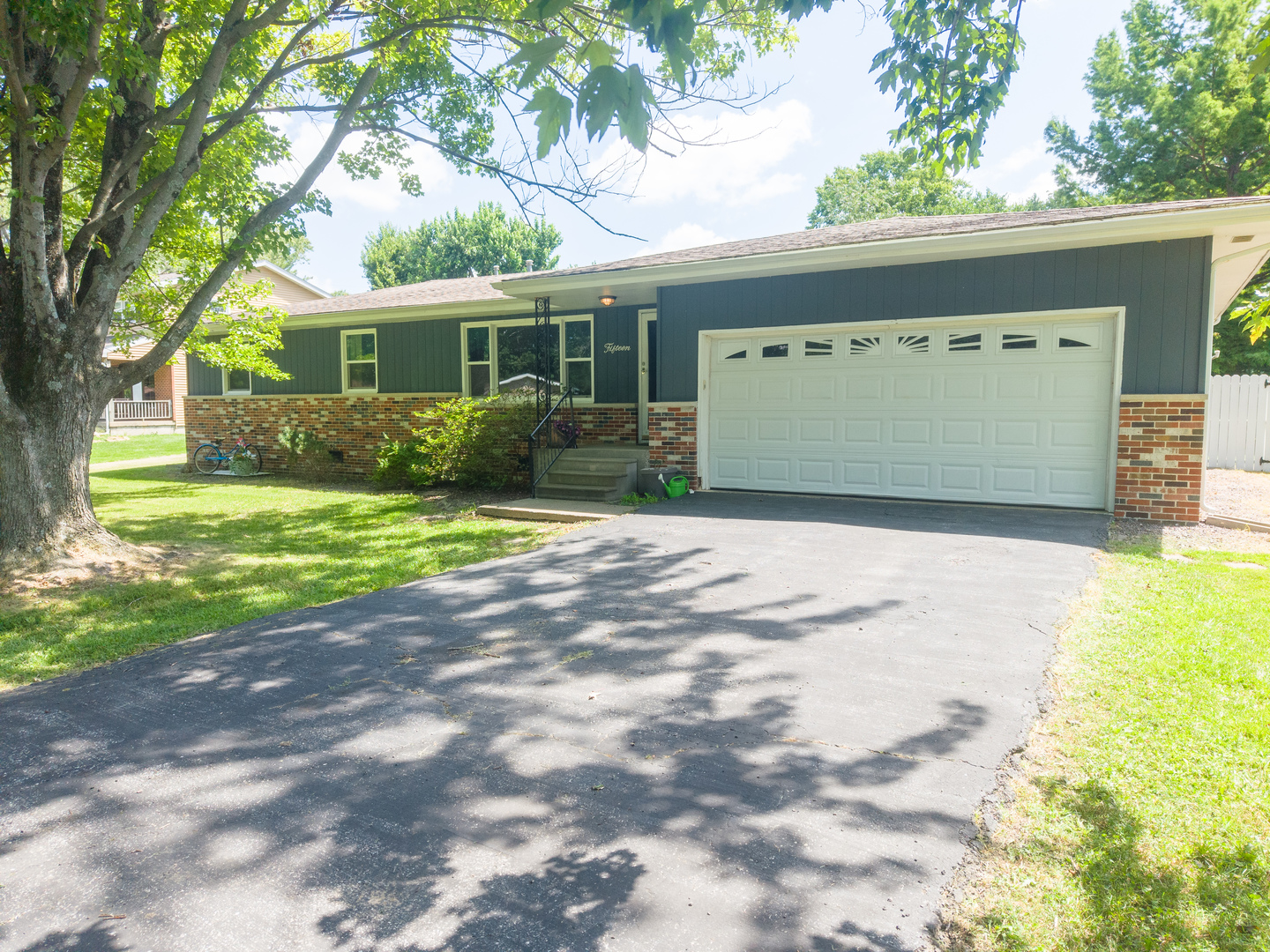 15 Lakedale Drive